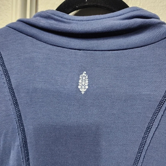 Free People Movement Half Zip Blue Vest - Size Medium Oversized - Picture 4 of 8